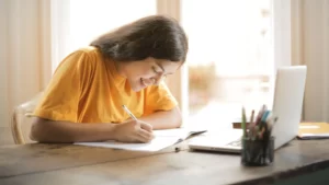 Les meilleures compagnies aériennes vers l'Australie en 2026 13 femme qui etudie